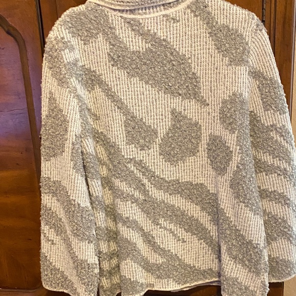 Ruby Rd. Textured Gray and White Sweater - Picture 3 of 6